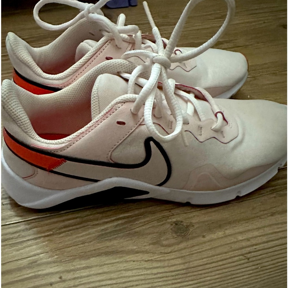 Women’s Nike running shoe size 7.5